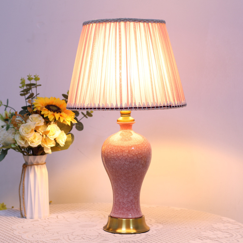 Vase Decor - مصباح مكتبي على شكل مزهرية خزفية